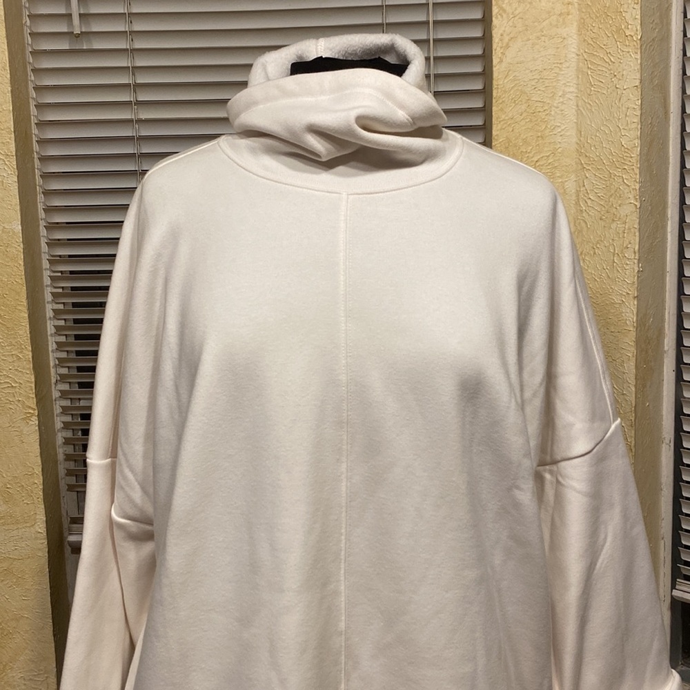 ATHLETA women’s cream super soft cropped Cozy Karma Funnel Neck Sweatshirt - Picture 4 of 11